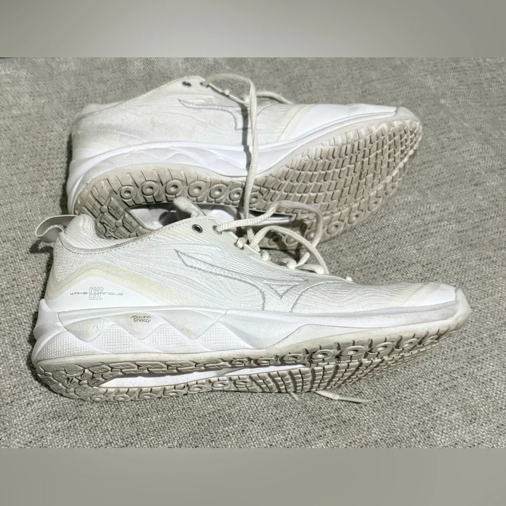 Mizuno White Athletic Shoes - Picture 3 of 5